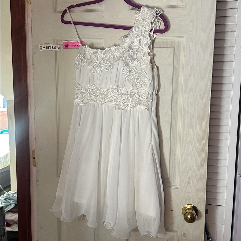 White One-Shoulder Dress